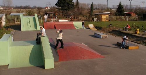 KM Skatepark - Duben 2003