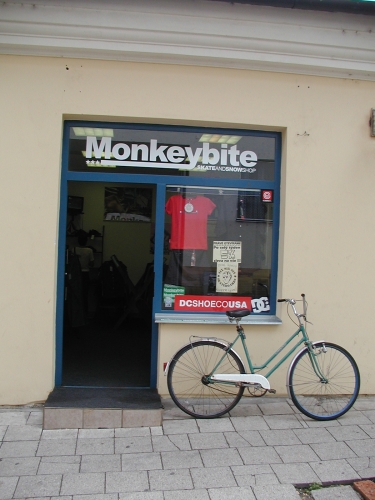 Monkeybite skateshop