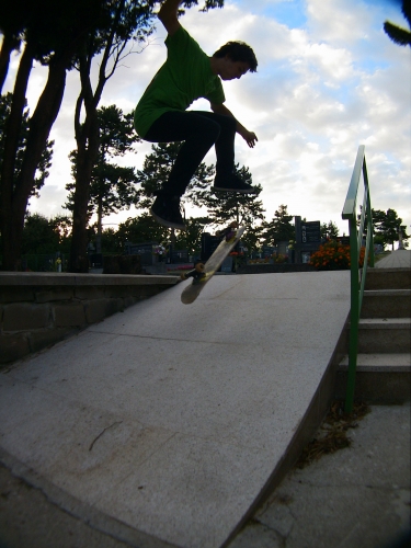 Andrew - Kickflip na hbitov