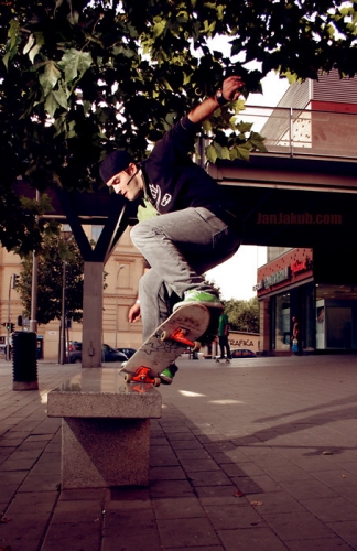 Fakie switch fs nosegrind